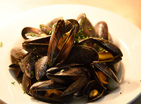 Enjoy fresh Mussels and Seafood at Sea Breezes Seafood restaurant in Portree
