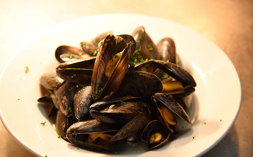 Enjoy fresh Mussels and Seafood at Sea Breezes Seafood restaurant in Portree