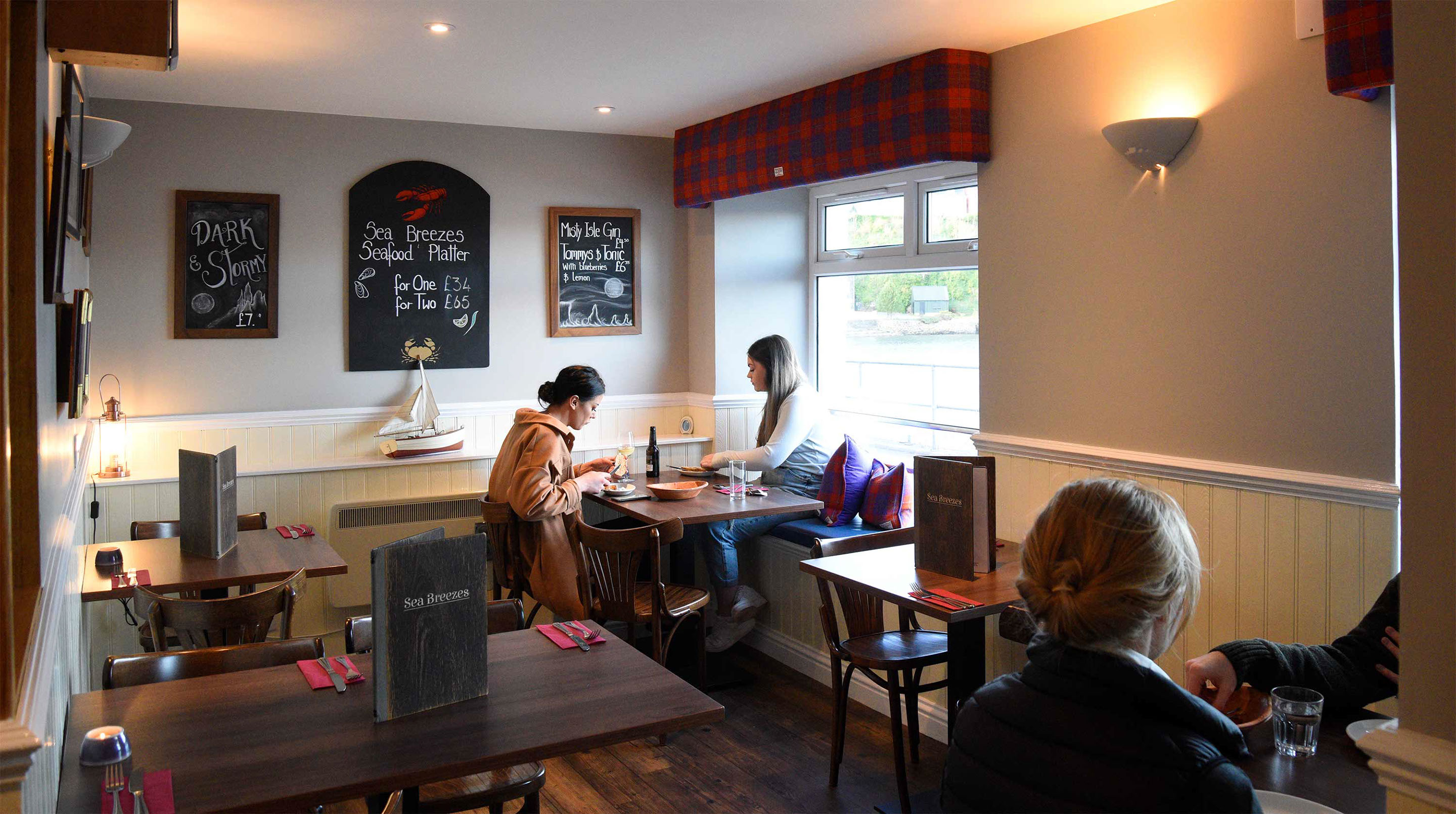 Sea Breezes restaurant in Portree offerng great food and drink at our restaurant on Portree Pier